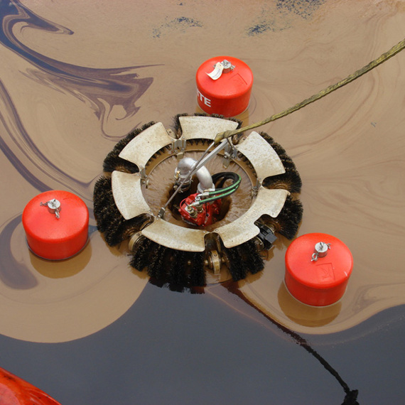 Oil skimmer for marine spill recovery Oil skimmer for marine spill recovery