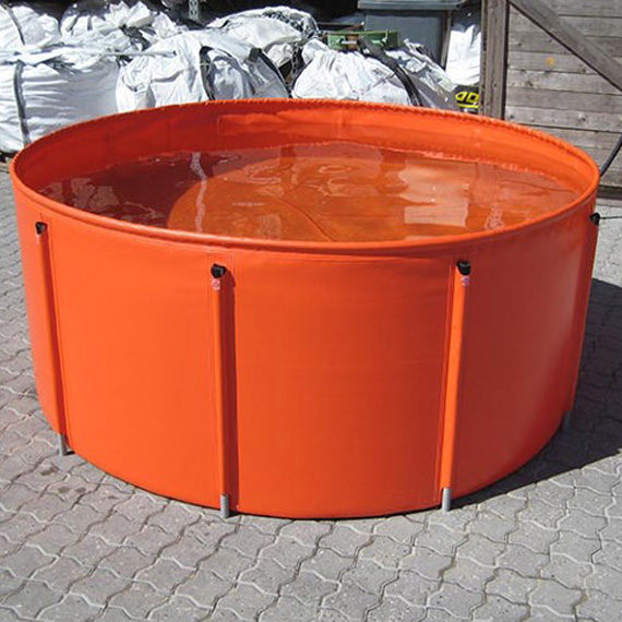 Temporary storage tank for recovered oil and oily water Temporary storage tank for recovered oil and oily water